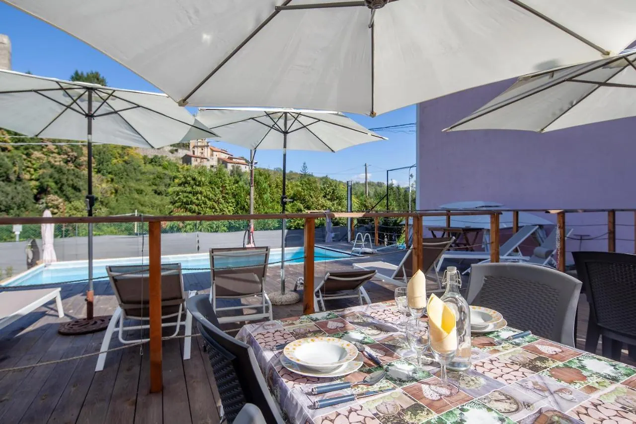 B&B Il Tempo Del Vento In Front Of The Castle Tresana Bed & Breakfast