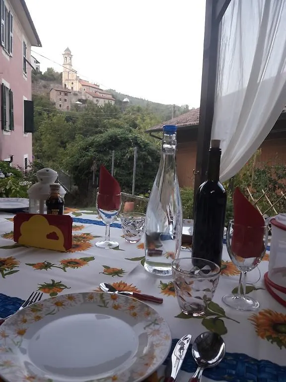 Bed & Breakfast B&B Il Tempo Del Vento In Front Of The Castle Tresana
